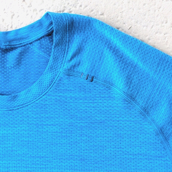 lululemon athletica Other - Lululemon Metal Vent Tech workout t shirt M Blue mens